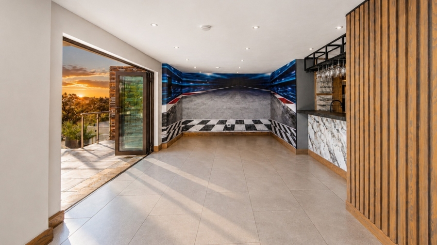 8 Bedroom Property for Sale in Birdwood Estate North West